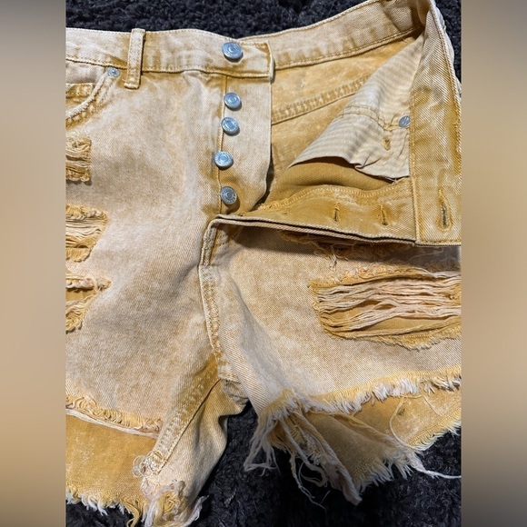 We The Free Women’s Size 28 Distressed Button Fly Shorts EUC - Picture 2 of 7